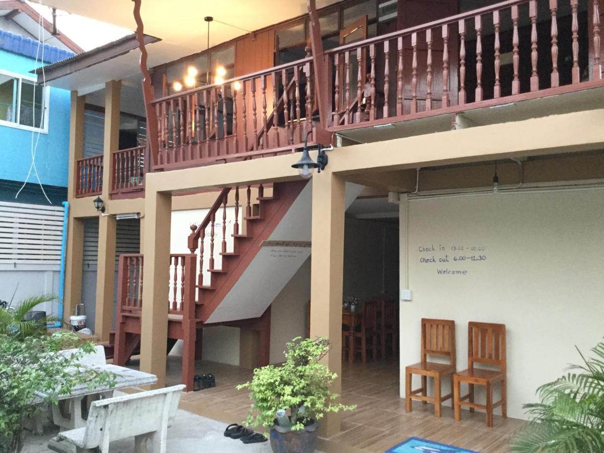 Siriwal Guesthouse Ayutthaya Extérieur photo